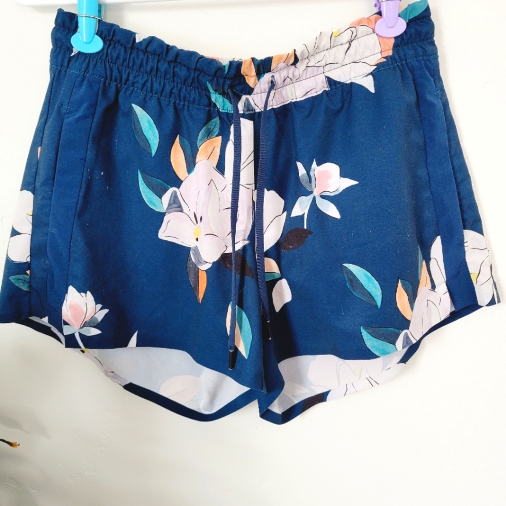 42 - Athleta quick dry shorts